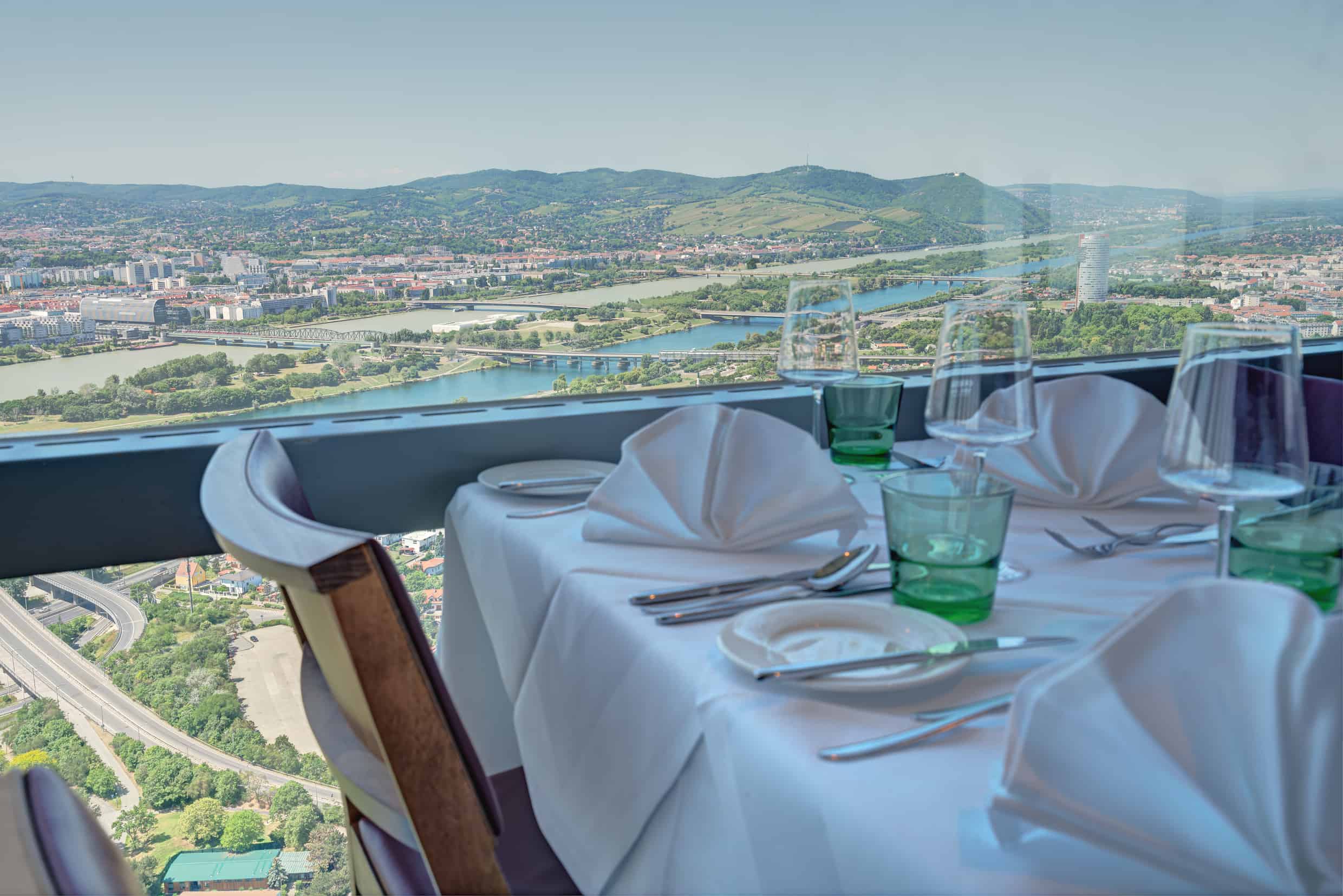 Donauturm-Turm-Restaurant-170m-Hoehe_Donauturm